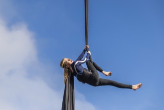 Aerial acrobatics, girls, catch for King Harald as part of the end of coal mining, Longyearbyen,