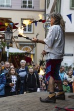 Juggler, fire, stage, audience, medieval clothing, medieval market, city of Esslingen, district of