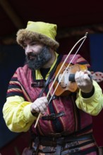 Violinist, musician, medieval clothing, medieval market, city of Esslingen, district of Esslingen,