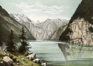 The KÃ¶nigssee, mountain lake in the municipality of SchÃ¶nau am KÃ¶nigssee in the Berchtesgadener