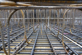 Reinforcing steel mesh for the reinforced concrete foundation of a wind turbine, a mesh of rebar