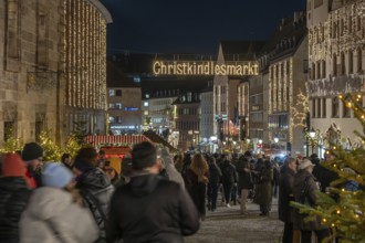 Entrance to the evening lights NÃ¼rnberger Christkindlesmarkt, Hauptmarkt, Nuremberg, Middle