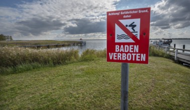 Sign bathing prohibited in the port of Wustrow, DarÃŸ, Mecklenburg, Western Pomerania, Germany