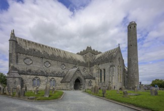 St. Canice's Cathedral with round tower, Kilkenny, County Kilkenny, Ireland