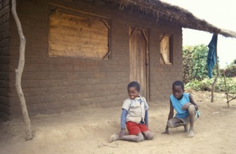 Children in front of a clay hut on the side of the road, boys, Salima, Malawi, Africa, June 2000,