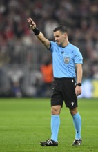 Referee Referee Nicholas Nick Walsh (SCO) Gesture Gesture Champions League, Allianz Arena, Munich,