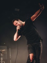 Singer Christoph von Freydorf from Emil Bulls live on X-Mas Bash Tour 2025 at Huxley's New World in