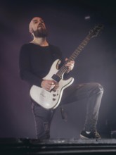 Guitarist Andy buck from Emil Bulls live on X-Mas Bash Tour 2025 at Huxleys Neue Welt in Berlin on