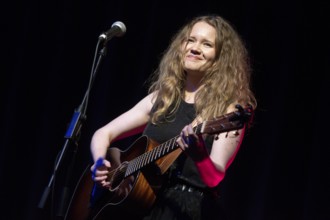 Magda NOVELS, concert as part of the record release tour for the album Vol.1 Shadow Work at