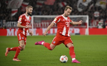 Harry Kane FC Bayern Munich FCB (09) Action on the ball Konrad Laimer FC Bayern Munich FCB (27)