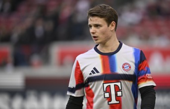 Goalkeeper Jonas Urbig FC Bayern Munich FCB (40) Warm-up training MHPArena, MHP Arena Stuttgart,