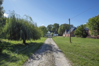 Old road to the old manor house, on the right the former horse stable from 1923, Gut Othenstorf,