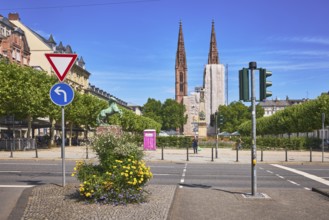Traffic island, St. Boniface Catholic Church, barrier bollard, pedestrian crossing, traffic lights,