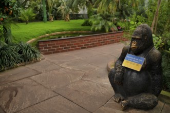 Figure, replica of a gorilla, with sign EMERGENCY AID FOR ZOOS IN UKRAINE, greenhouse, Wilhelma,