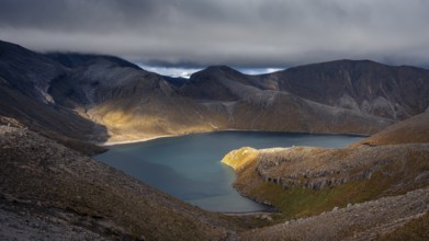 View to Upper Tama Lake, Tama Lake Walk (Tama Lakes Track), evening light, golden hour, Tongariro