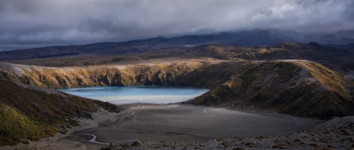 View of Lower Tama Lake, Tama Lake Walk (Tama Lakes Track), golden hour, panorama, Tongariro