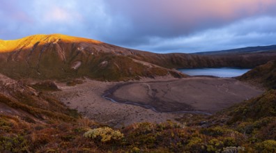 View of Lower Tama Lake, Tama Lake Walk (Tama Lakes Track), evening light, sunset, panorama,