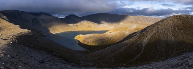 View to Upper Tama Lake, Tama Lake Walk (Tama Lakes Track), left Mt Ngauruhoe in clouds, evening