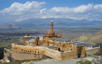 An old castle surrounded by mountains and a vast valley under a clear sky, Ishak Pasha Palace,