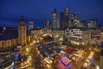 At Hauptwache, in the evening, the stalls of the Frankfurt Christmas Market and behind them the