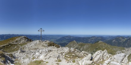 Mountain panorama with summit cross from GroÃŸer Dumb, 2280 m, into the Illertal with GrÃ¼nten,