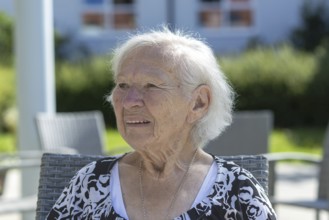 86-year-old woman, retirement home, Jettingen, Baden-WÃ¼rttemberg, Germany