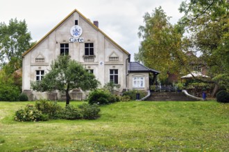 CafÃ© Kietz, holiday apartments, former manor with garden, Lenzerwische, Prignitz district,