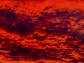 Dramatic dawn with red and black clouds in Hamburg on 02.12.2025, Hamburg, Germany