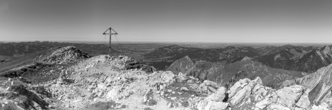 Mountain panorama with summit cross from GroÃŸer Dumb, 2280 m, into the Illertal with GrÃ¼nten,