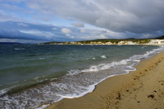 Beach with waves and a cloudy sky up to the horizon, beach near GÃ¼zelyali, GÃ¼zelyalÄ±,