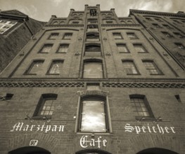 Historic marzipan warehouse, built around 1574, today café, Sepia, An der Untertrave 97, Hanseatic