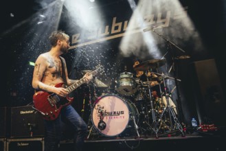 Billy Lunn (singer and guitarist) and Camille Phillips (drummer) from The Subways live on For