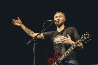 Billy Lunn, singer and guitarist from The Subways live on For Eternity Tour 2025 at Hole44 in