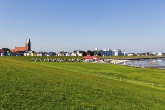GrÃ¼nstrand, beach chairs, church and apartment houses, GrimmershÃ¶rnbucht, Elbe estuary, North Sea