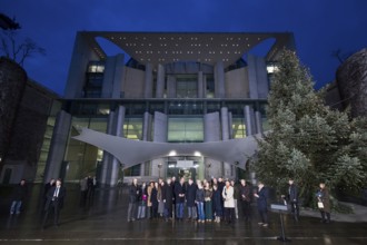 Friedrich Merz (CDU, Federal Chancellor of the Federal Republic of Germany) and others handing over