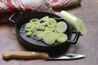 Leeks, leek rings in pan with knife, leek