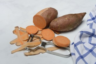 Sweet potatoes with potato peeler, potato slices, partially peeled, Ipomoea batatas