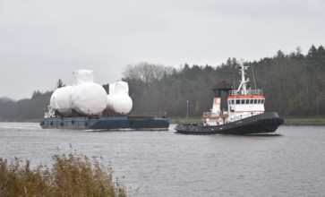 Tugboats bring heavy transport, pontoon, through the Kiel Canal, NOK, Kiel Canal, Kiel Canal,