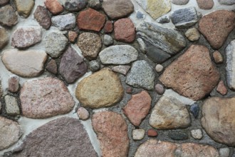 Wall made of stones in various shapes and pastel colors