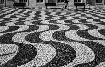 Black and white photograph, pattern of the walkway in October 5th Square, Praca 5 de Outubro, named