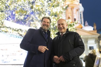 Kai Wegner, Governing Mayor of Berlin, in front of the Christmas tree and the German Cathedral at
