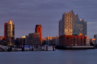 View over the Norderelbe to Elbe Philharmonic Hall, Elphie, Columbus House, Hafencity,