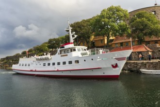 Ertholm ferry, Danish passenger ship, ChristiansÃ¸, Christiansö, Ertholmene, Pea Islands, Bornholm,