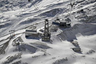 Gletscherbahn gondola to the mountain station of the Zugspitze cable car (2962 m), German side,