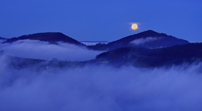 View from the Gisliflue of the Jurassic foothills covered in fog from the left, Asperstrihen,