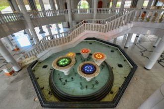 Jame' Asr Hassanil Bolkiah Mosque, Fountain in the entrance hall, Bandar Seri Begawan, Brunei