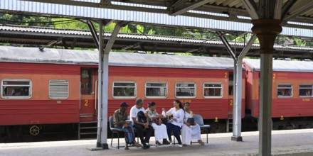 People waiting on the train platform, Kandy Railway Station, Sri Lanka