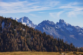 Trattberg Alm with view of the Dachstein massif with BischofsmÃ¼tze, Osterhorn Group,