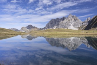 Mountain panorama in autumn, Eissee, Oytal, behind GroÃŸer Wilder, 2379m, Hochvogel and Rosszahn