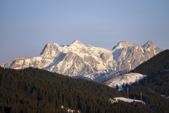 Summits of the Loferer Steinberge in the evening light in winter, Hochbrixen, Brixen im Thale,